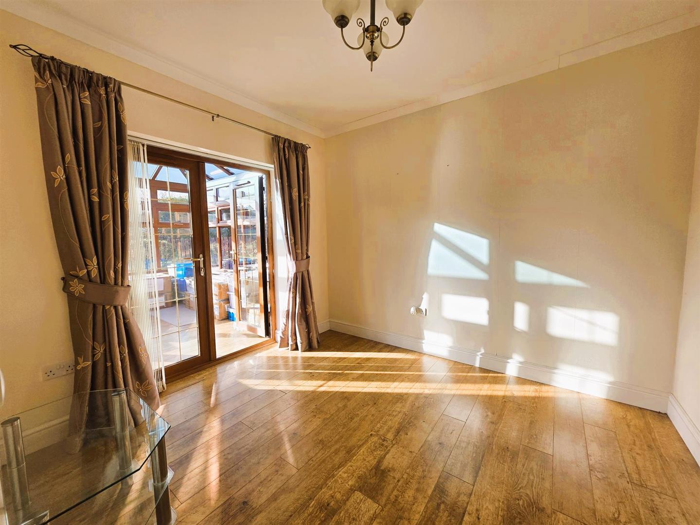 Clos Ty Gwyn, Dafen, Llanelli, SA14 8UT